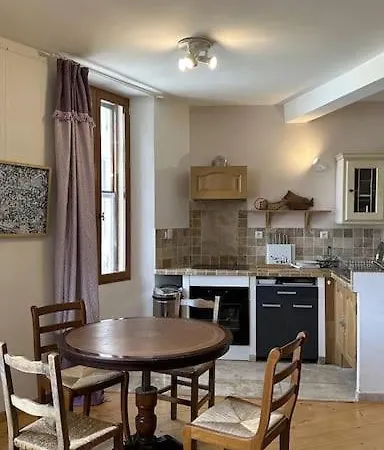La Maison Du Sommet Apartment *